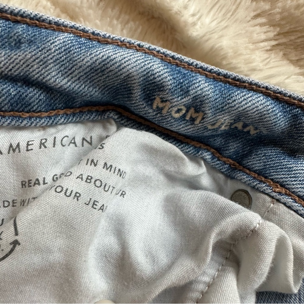 American Eagle Stretch Distressed Mom Jeans Size 12 - Picture 6 of 7